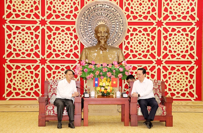 Nghệ An: Đối tác cùng phát triển toàn diện với tỉnh Xay Sổm Bun, nước CHDCND Lào nhằm khai thác lợi thế xuất nhập khẩu hàng hóa và thúc đẩy thương mại biên giới.